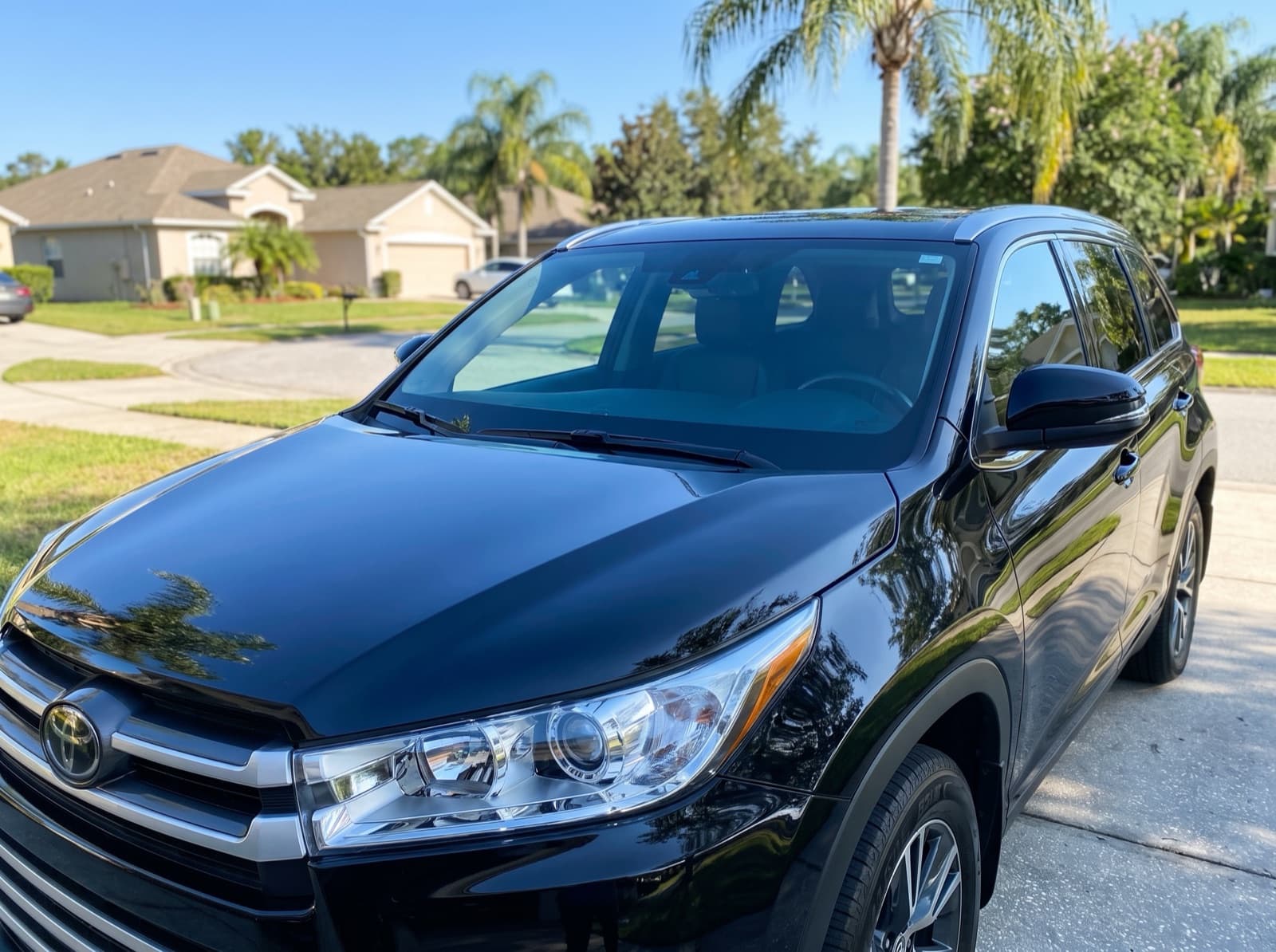 A black SUV in a driveway in Oviedo, FL, after a Bang AutoGlass mobile glass job